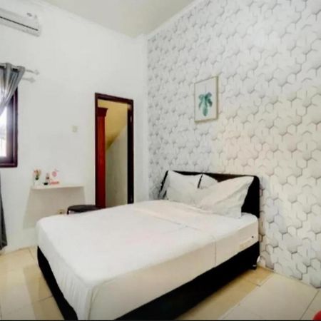 Hotel Reddoorz Near Plaza Araya Malang Blimbing  Esterno foto
