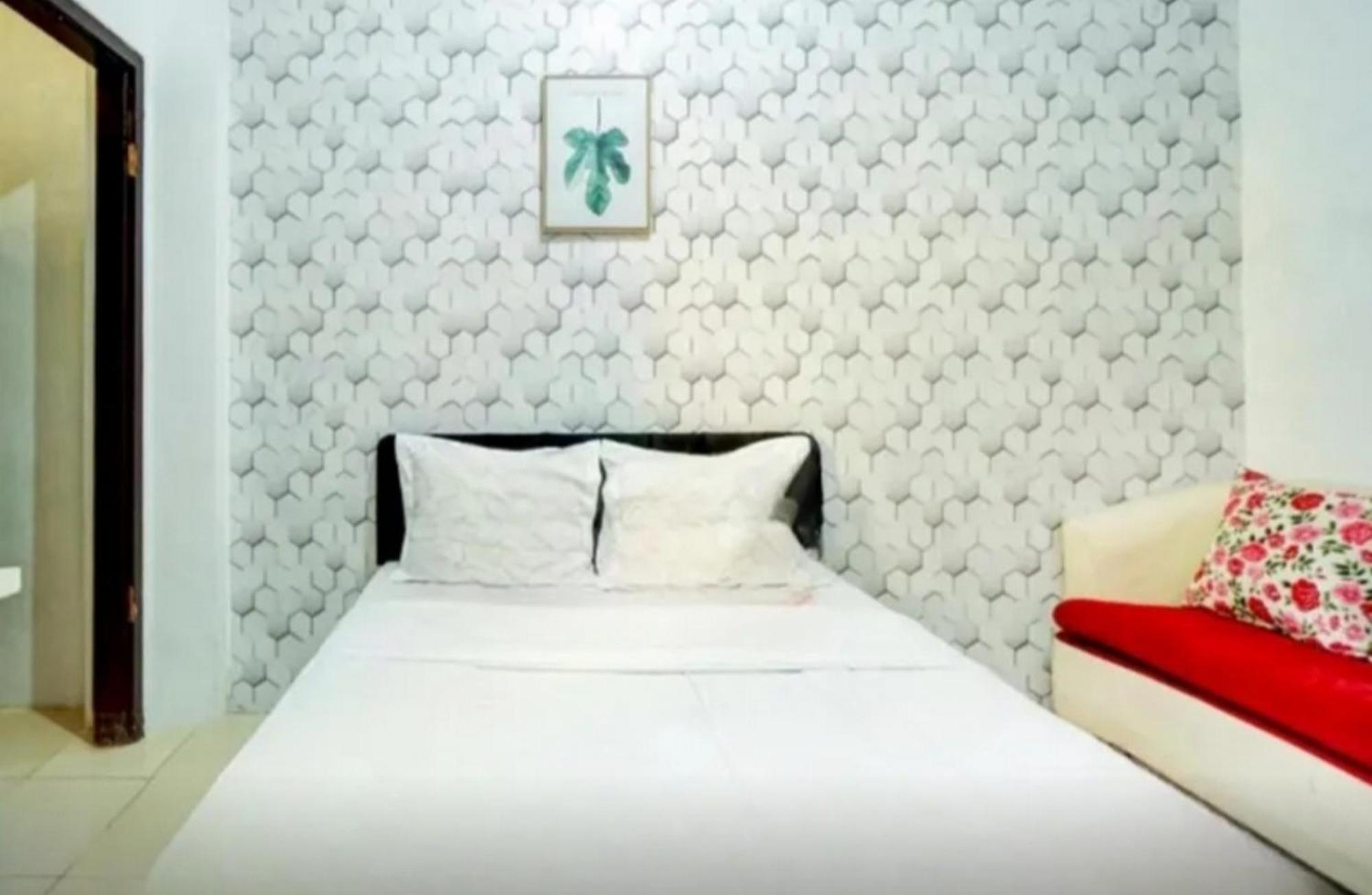 Hotel Reddoorz Near Plaza Araya Malang Blimbing  Esterno foto